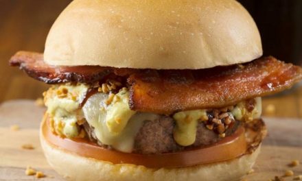 Johnnie Special Burger faz promoção Black November  com todos os burgers 120g a R$15,90