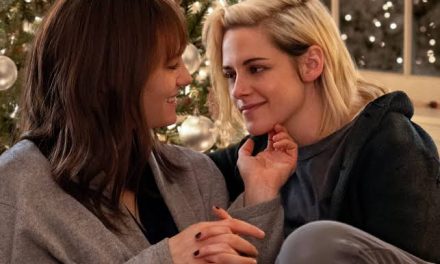 Happiest Season comédia LGBTQ  com Kristen Stewart não é tão feliz assim