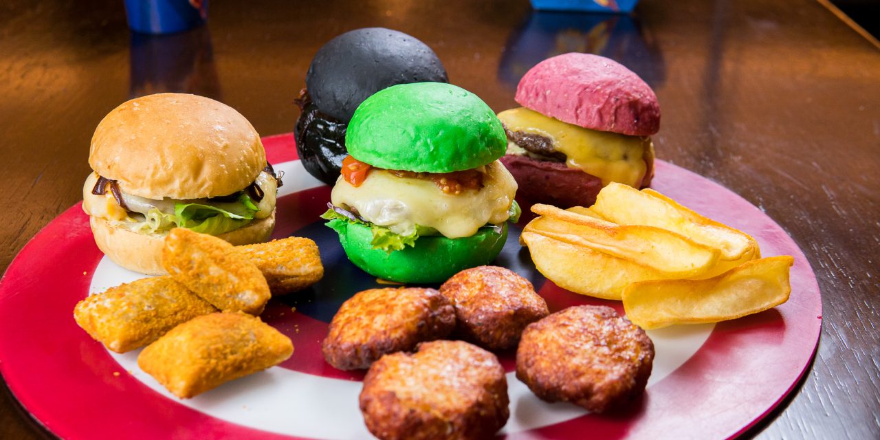 Dólar Furado lança combo promocional com quatro miniburgers, batatas e nuggets