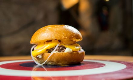 Hamburgueria Dólar Furado Burger lança smash burger de R$ 10