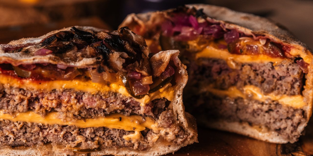 Inforno Burger lança versão com carne dupla