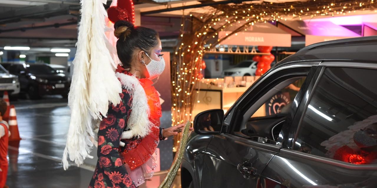 Brasília Shopping promove drive-thru temático para celebrar o Dia dos Namorados