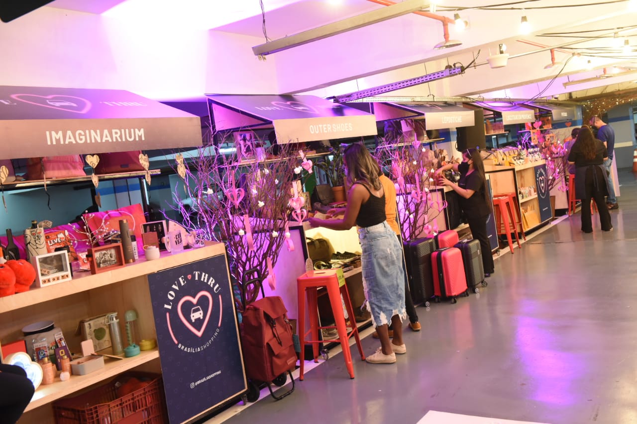 Brasília Shopping promove drive-thru temático para celebrar o Dia dos  Namorados