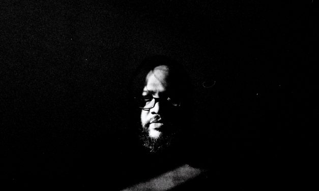 Em disco minimalista, brasiliense Kelton reflete sobre a solitude