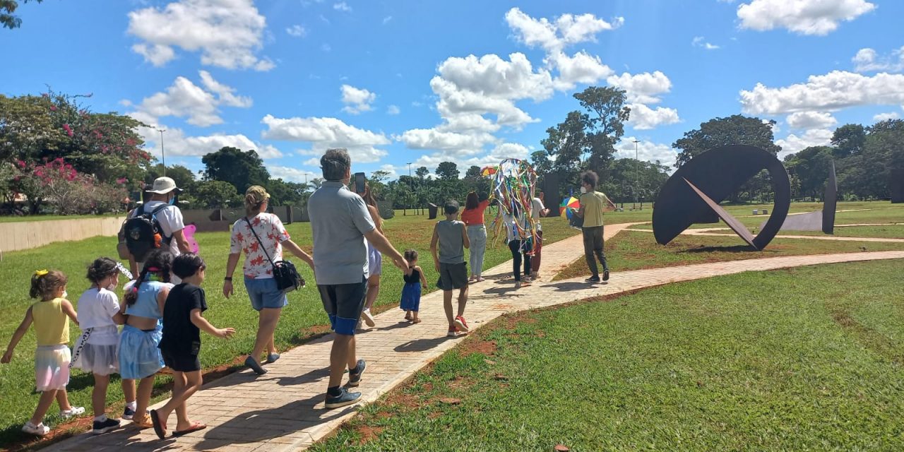 O Jardim de Amílcar de Castro e visitas especiais na programação do CCBB Educativo