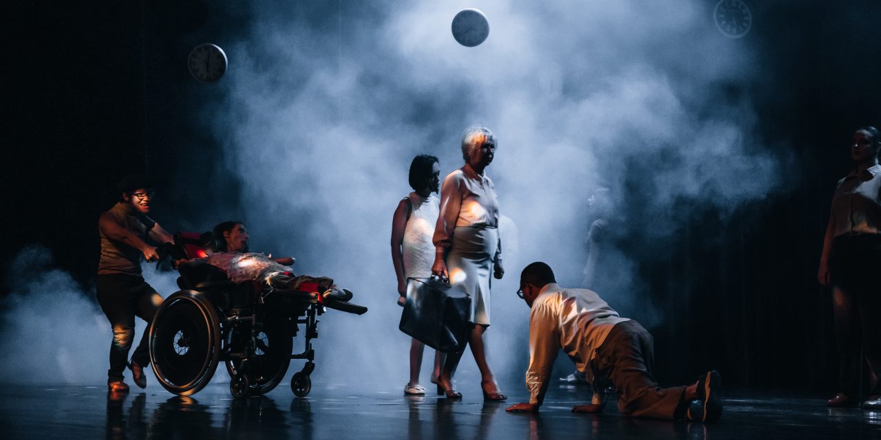 Grupo teatral candango Pés, focado em pessoas com deficiência, comemora 12 anos com série de espetáculos pela cidade