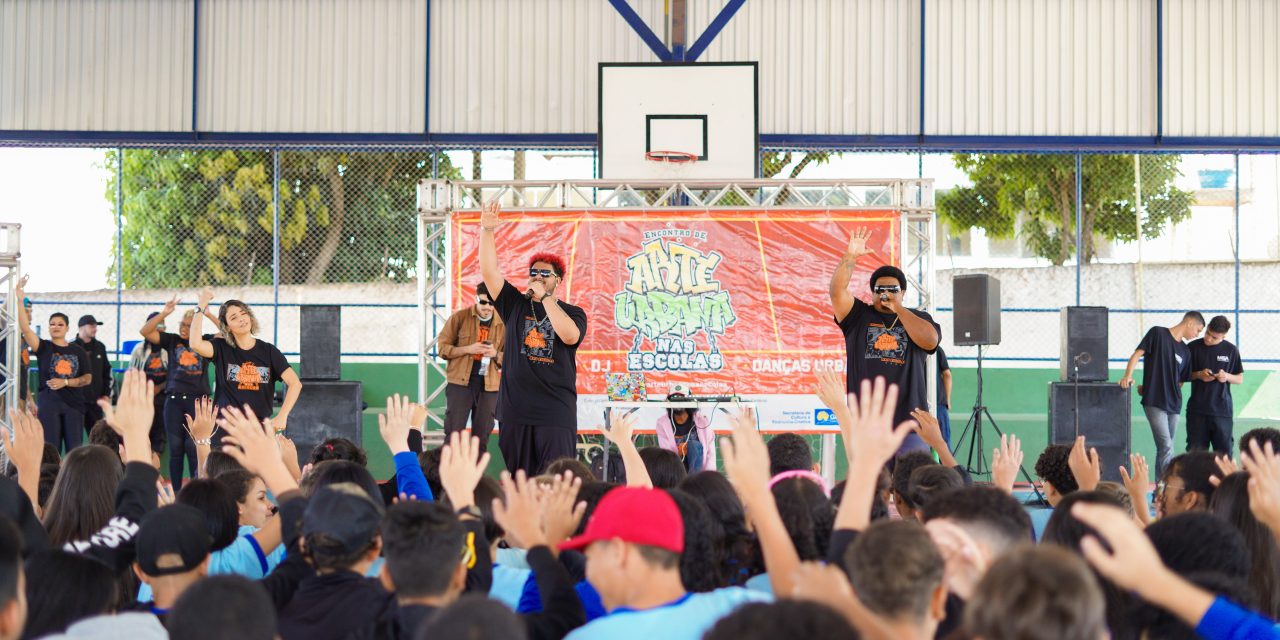 O Hip Hop destaca artistas que incentivam através de seus projetos, jovens alunos da rede pública com oficinas, workshops, batalha de rimas, aulas de breaking e grafitti  