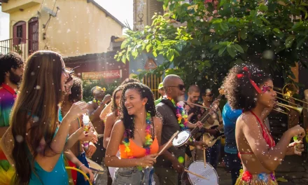 <strong>Hora de cair na folia com o Baile do Saruê Perfumado</strong>