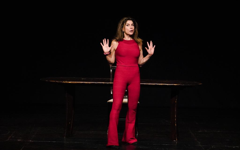 <strong>Angela Dippe desembarca no Teatro Brasília Shopping com peça Da Puberdade à Menopausa</strong>