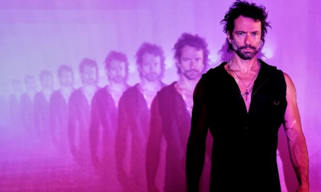 Artista Marcos Cavallaria apresenta fotografia e física quântica em instalação inédita na Kura Exposição Para Falar de Amor