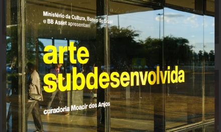 Arte subdesenvolvida abre ao público com festa e samba 