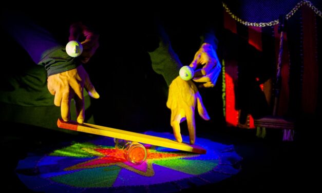 Trupe Por Um Fio apresenta Crisálida no Complexo Cultural de Planaltina