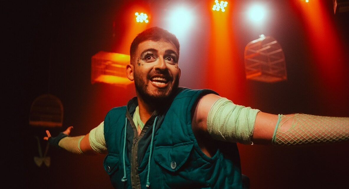 Mostra de Teatro LGBTQIAPN+ tem artistas do Distrito Federal, Goiás e Bahia