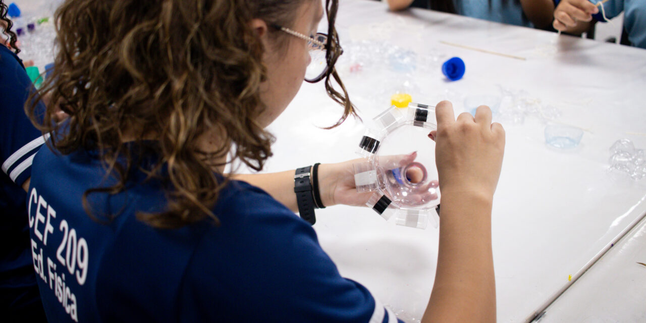 Férias no MAB tem oficinas que ocupam a semana e ativam o acervo com experiências para diferentes idades