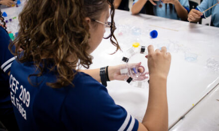 Férias no MAB tem oficinas que ocupam a semana e ativam o acervo com experiências para diferentes idades