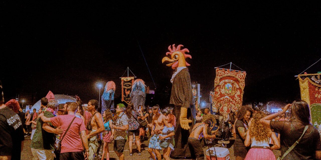 <strong>Galinho de&nbsp;</strong>B<strong>rasília&nbsp;</strong><strong>frevando rumo ao Hexa na segunda de Carnaval</strong>