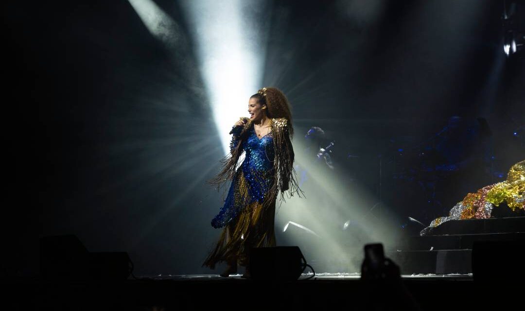 Nos 47 anos do Sinpro-DF  Vanessa da Mata e Xande de Pilares comemoram aniversário da entidade com show gratuito no Parque da Cidade