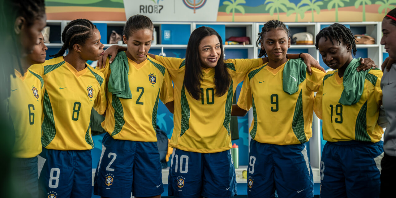 Estrelado por Alice Carvalho e dirigido por Andrucha Waddington, Marta inicia as filmagens no Brasil e divulga nova foto