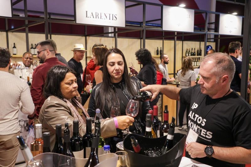Expovitis Brasil 2026 reúne mais de 100 vinícolas, 200 expositores e expectativa de 9 mil visitantes em Brasília