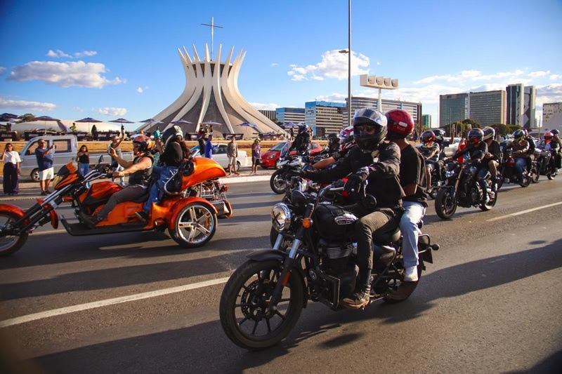 Passeio Motociclístico do Capital Moto Week encerra festival pelas ruas de Brasília