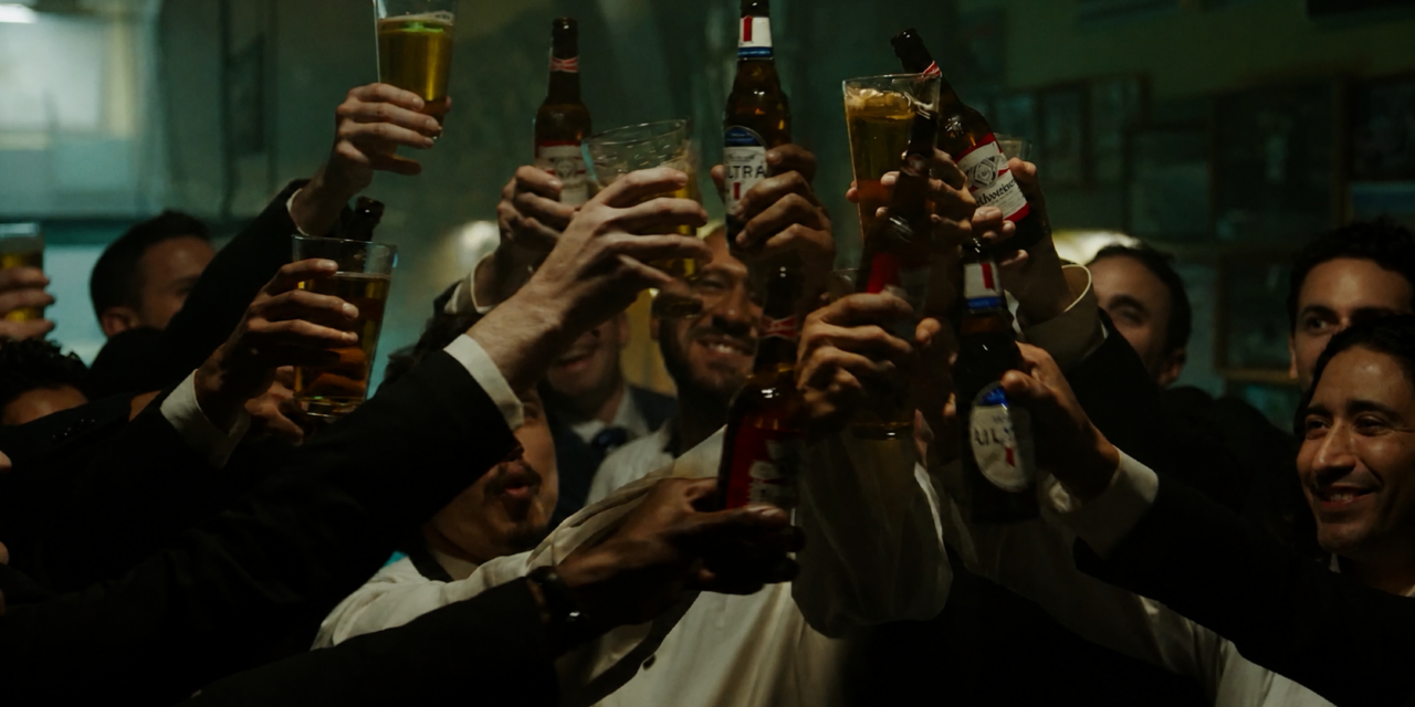 Ambev e AB InBev lançam campanha “Cheers to Beer” para celebrar o papel da cerveja na conexão entre pessoas