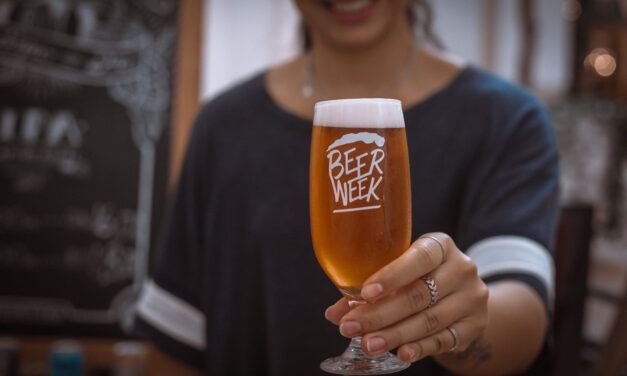 Beer Week celebra 10 anos com cervejas artesanais, gastronomia e música ao vivo no Terraço Shopping